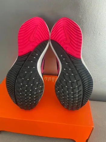 Käytetty Nike Air Zoom Vomero 16 bike — kuva 4 / 12