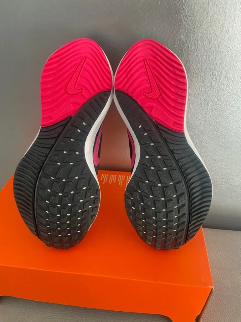 Käytetty Nike Air Zoom Vomero 16 bike — kuva 4 / 12