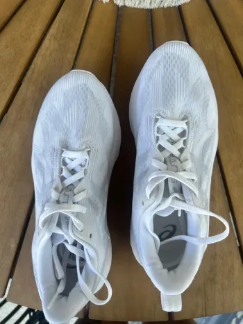 Used Asics Novablast 5 Running Shoes