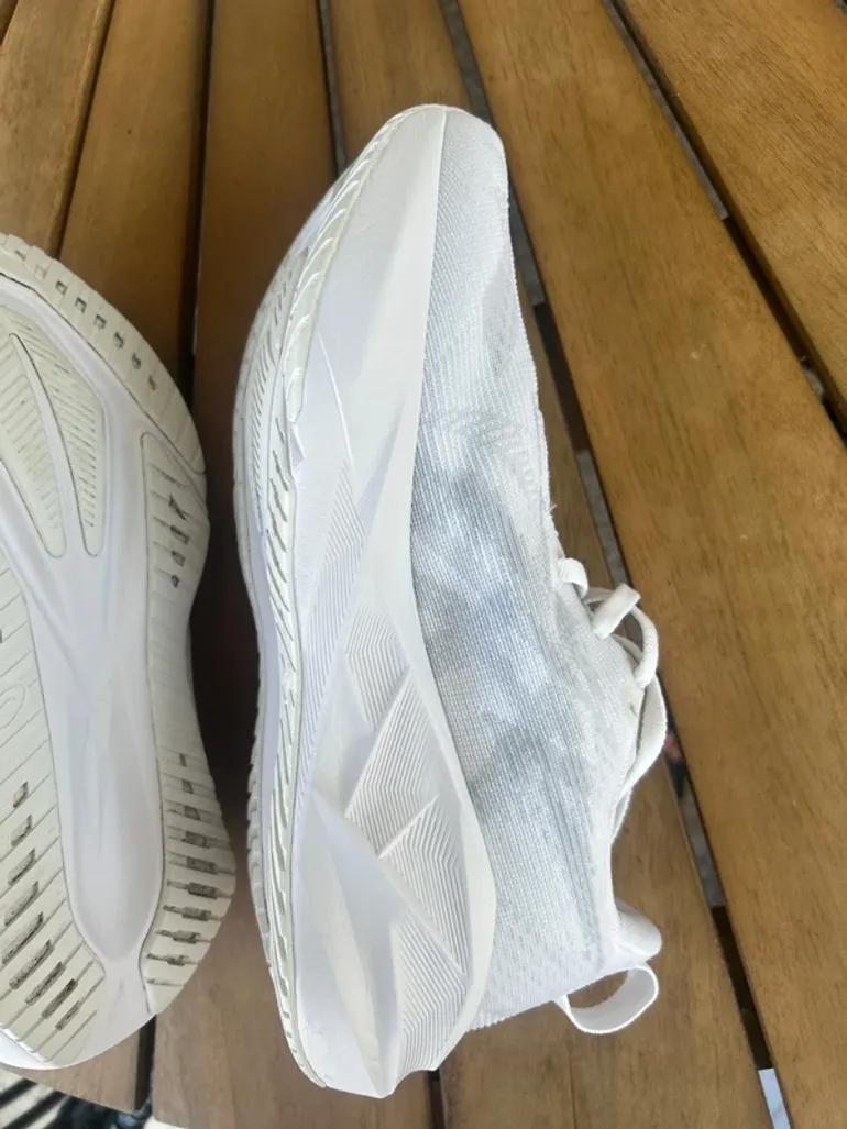 Used Asics Novablast 5 bike — image 4 of 10