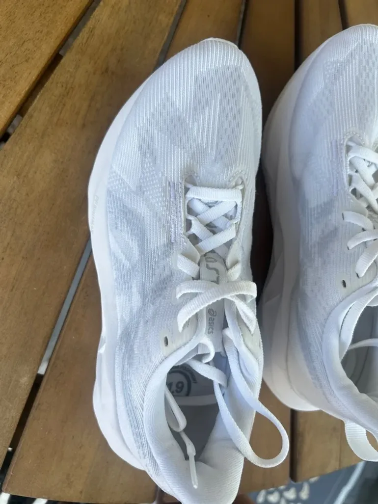 Used Asics Novablast 5 bike — image 2 of 10
