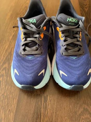 Hoka Arahi 6 Running Shoes de segunda mano