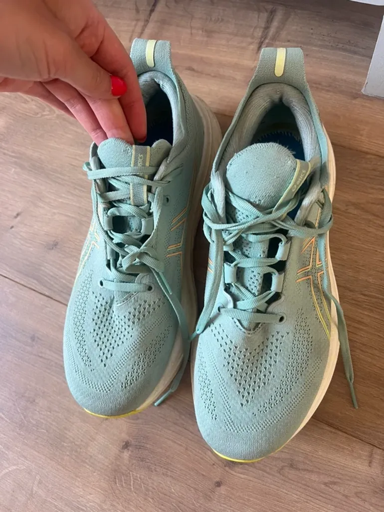 Used Asics Gel Nimbus 26 bike — image 2 of 4
