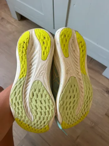 Used Asics Gel Nimbus 26 bike — image 3 of 4