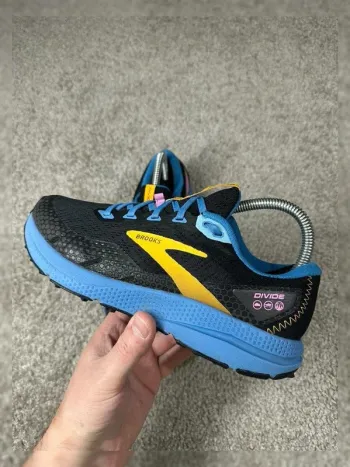 Used Brooks Divide 3 Running Shoes