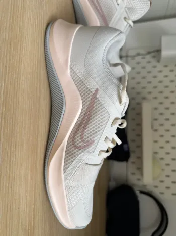 Used Nike Running Shoes bike — image 6 of 7