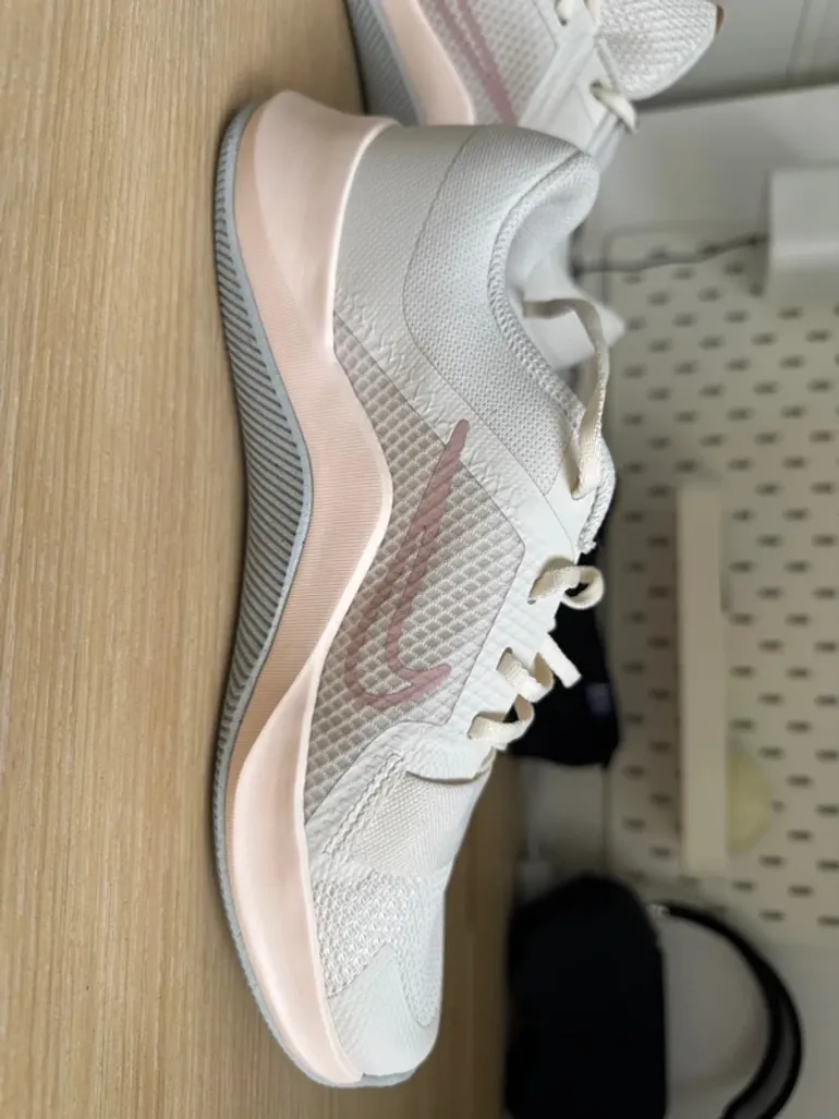 Used Nike Running Shoes bike — image 6 of 7