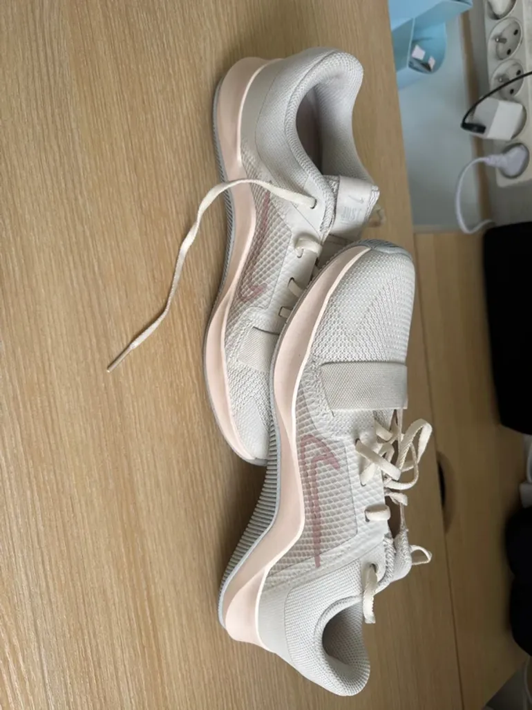 Used Nike Running Shoes bike — image 2 of 7