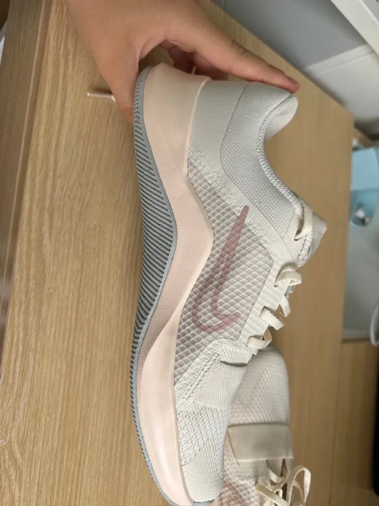 Used Nike Running Shoes bike — image 3 of 7