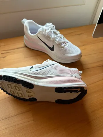 Nike Vomero 18 bike usato — immagine 2 di 4