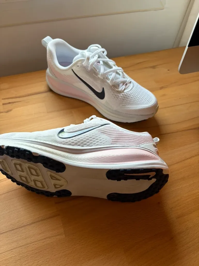 Nike Vomero 18 bike usato — immagine 2 di 4