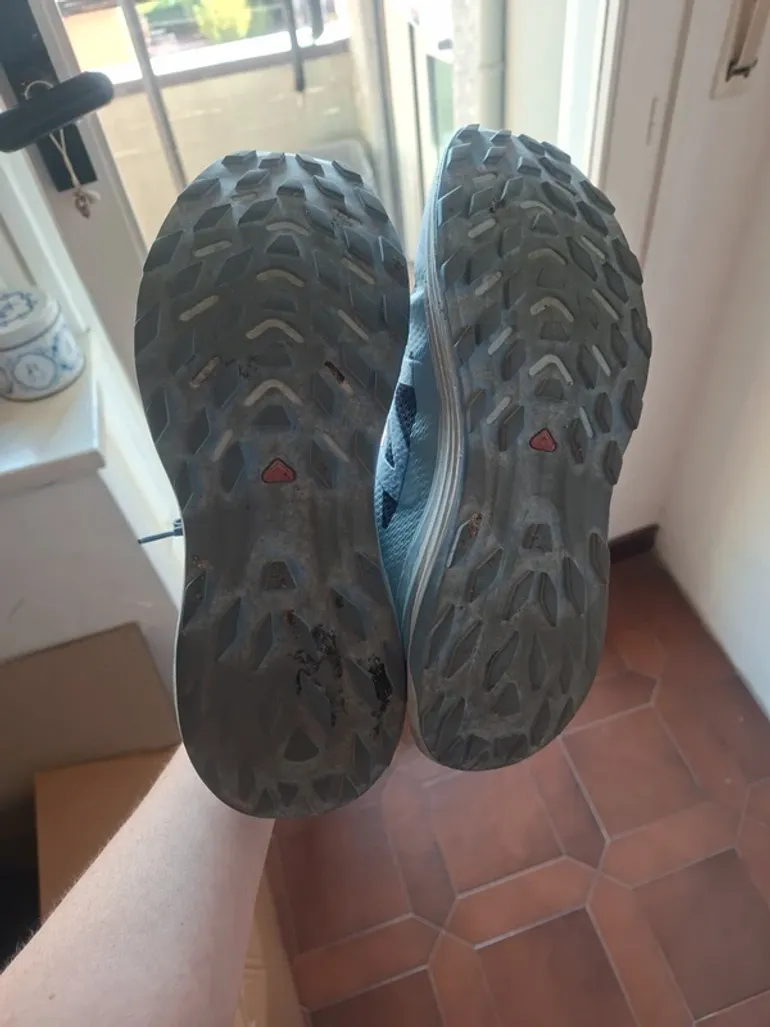 Used Salomon Running Shoes bike — image 2 of 4