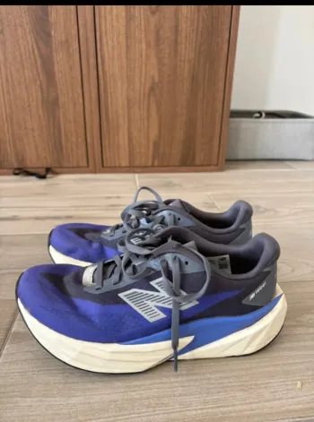 New Balance FuelCell Rebel v5 Running Shoes d'occasion