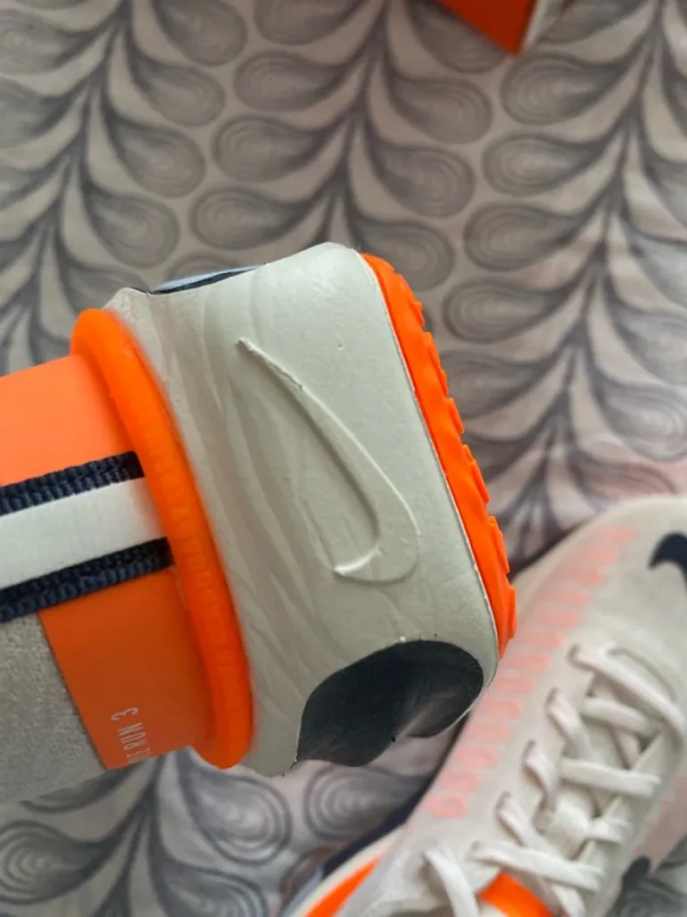 Used Nike Air Zoom Invincible Run bike — image 9 of 13