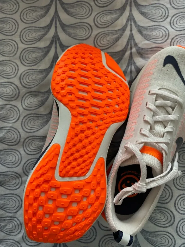 Used Nike Air Zoom Invincible Run bike — image 7 of 13