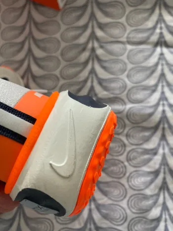 Used Nike Air Zoom Invincible Run bike — image 10 of 13