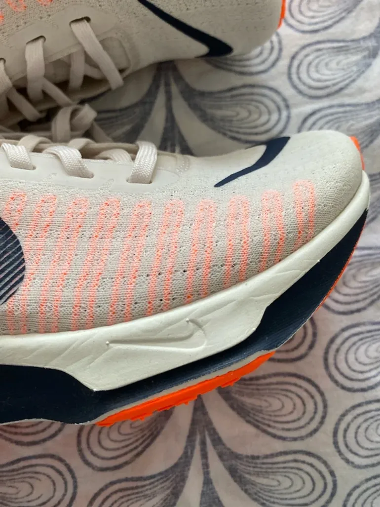 Used Nike Air Zoom Invincible Run bike — image 3 of 13