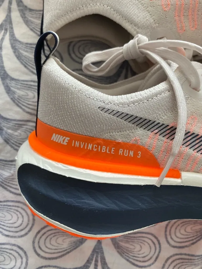 Used Nike Air Zoom Invincible Run bike — image 2 of 13
