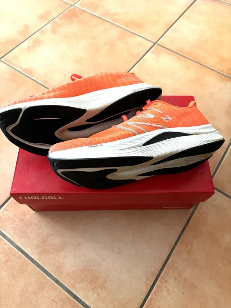 Used New Balance FuelCell bike — image 2 of 3