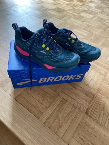 Brooks Cascadia Running Shoes d'occasion