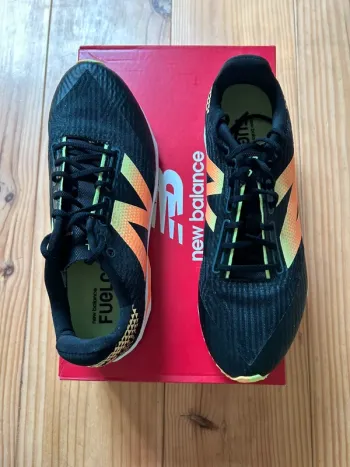 New Balance FuelCell XC 7 Running Shoes usato