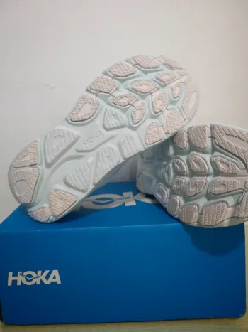 Hoka Shoes size 39 bike d'occasion — image 5 sur 6