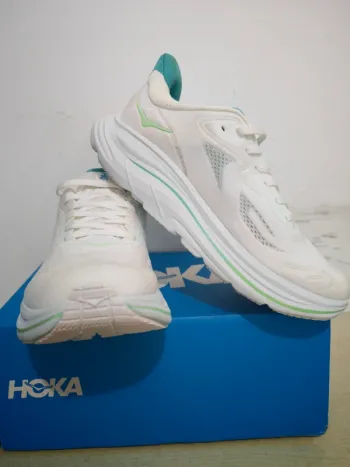 Hoka Shoes size 39 bike d'occasion — image 3 sur 6