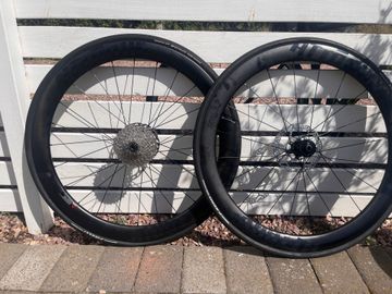Brugt Attaque 50 mm Carbon wheels 2024 bike — billede 1 af 11