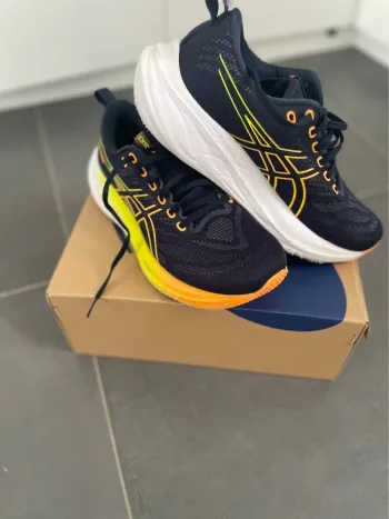 Used Asics Gel Saiun 3 Running Shoes