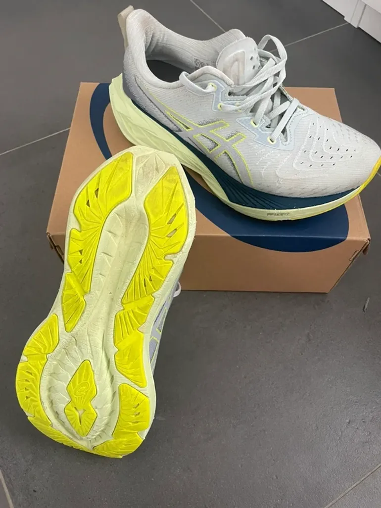 Used Asics Novablast 4 bike — image 3 of 4