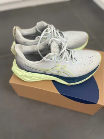 Used Asics Novablast 4 Running Shoes
