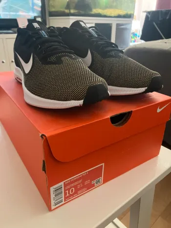 Nike Downshifter 9 Running Shoes usato