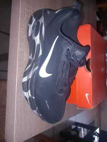 Použité Nike Vomero 18 Running Shoes