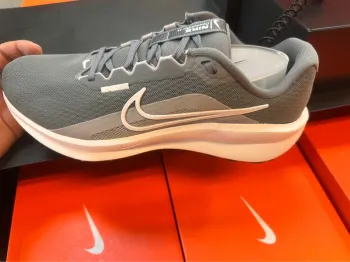Nike Downshifter 13 Running Shoes usato