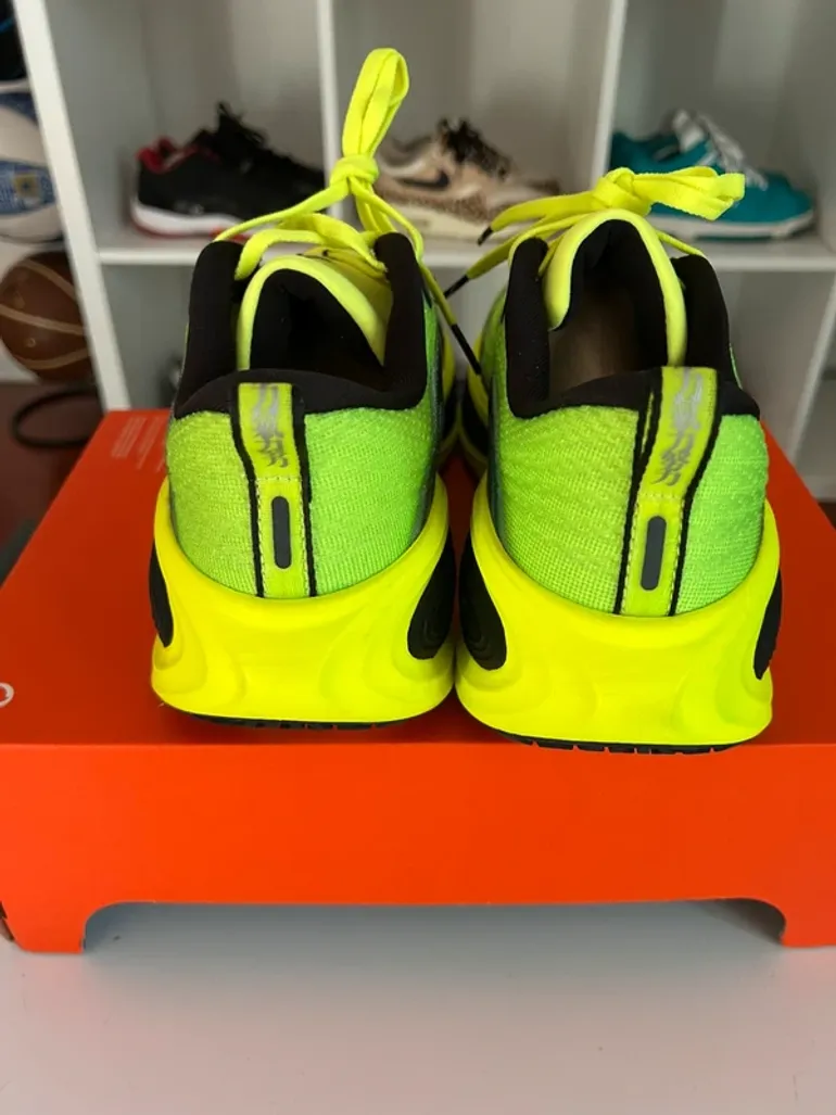 Used Nike Vomero Plus SE bike — image 6 of 12