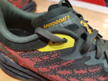 Gebrauchtes Hoka Speedgoat 5 Running Shoes