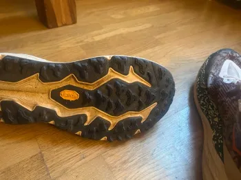 Tweedehands Hoka Speedgoat 6 bike — afbeelding 4 van 5