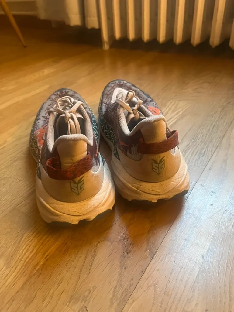 Tweedehands Hoka Speedgoat 6 bike — afbeelding 3 van 5