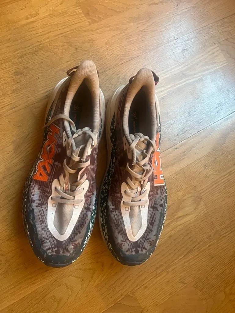 Tweedehands Hoka Speedgoat 6 bike — afbeelding 2 van 5