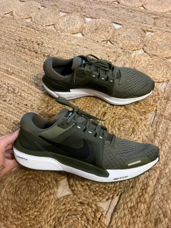 Käytetty Autre Air Zoom Vomero 16 Running Shoes