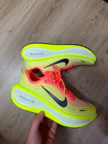 Used Nike Vomero Plus Running Shoes