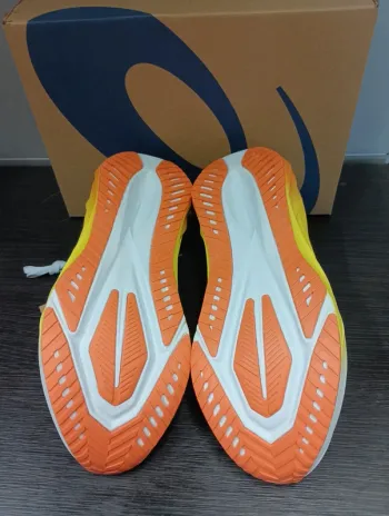 Asics Novablast 5 bike d'occasion — image 5 sur 6