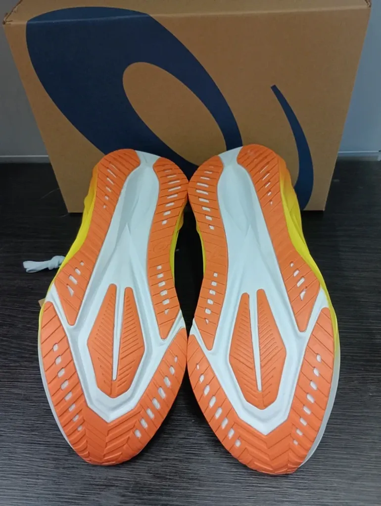 Asics Novablast 5 bike d'occasion — image 5 sur 6
