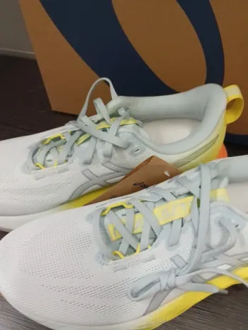 Asics Novablast 5 bike d'occasion — image 3 sur 6