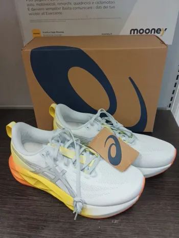 Asics Novablast 5 Running Shoes usato