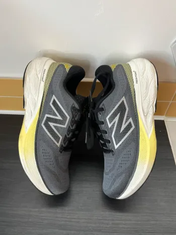 Used New Balance Fresh Foam x880 v15 bike — image 3 of 13