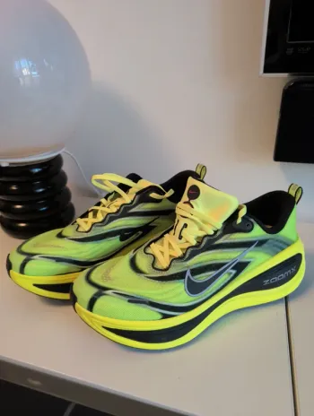 Used Nike Vomero plus SE Running Shoes
