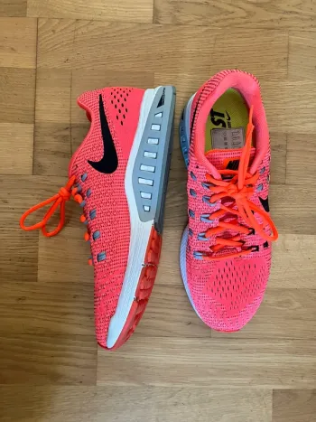 Used Nike Running Shoes bike — image 4 of 6