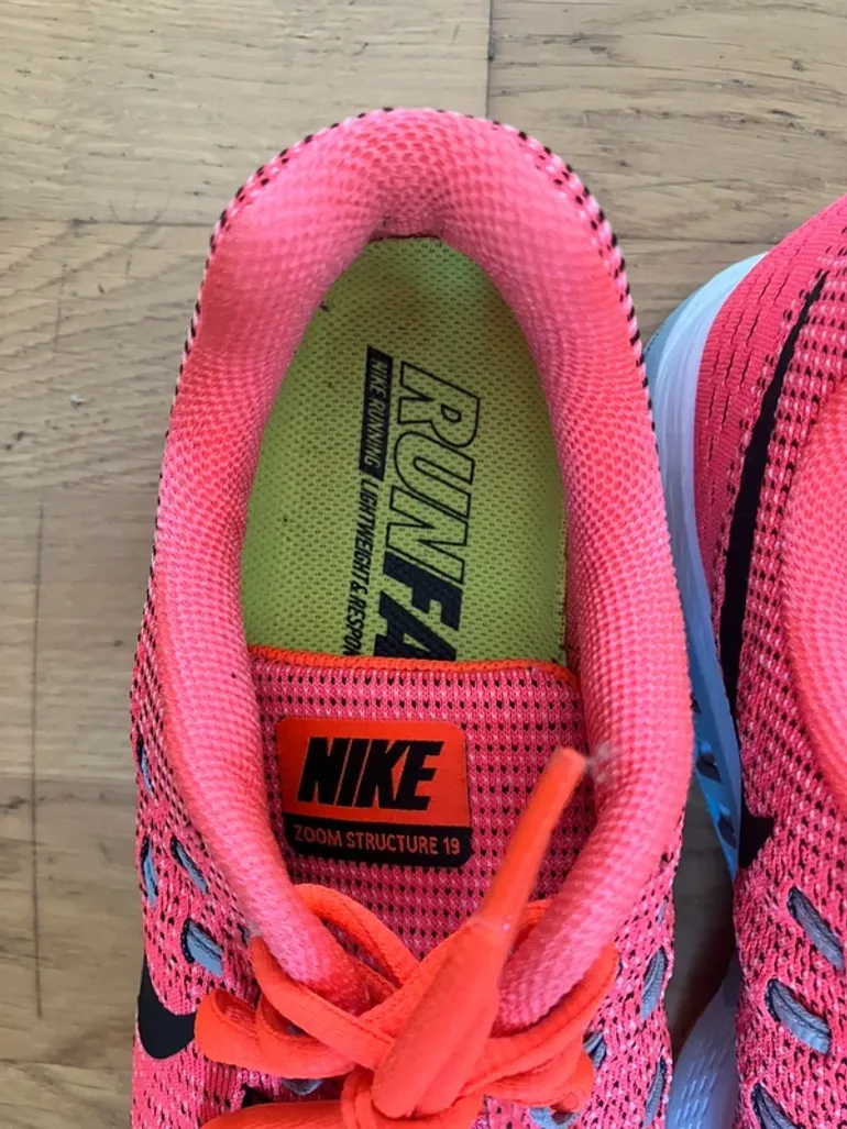 Used Nike Running Shoes bike — image 2 of 6
