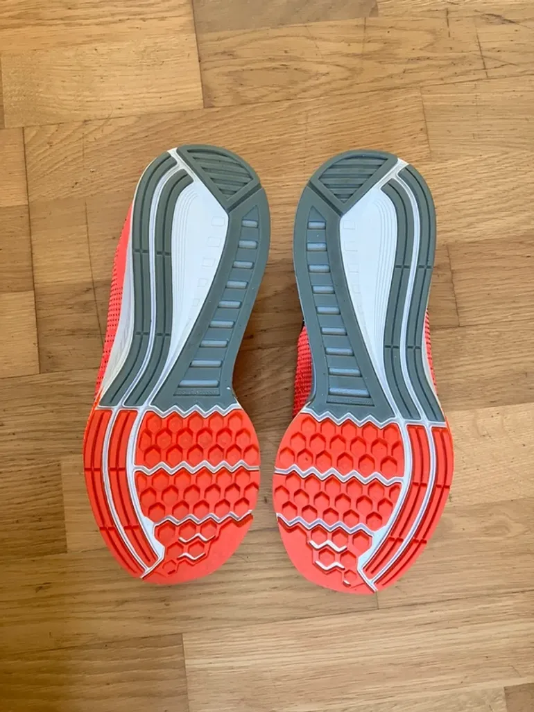 Used Nike Running Shoes bike — image 5 of 6